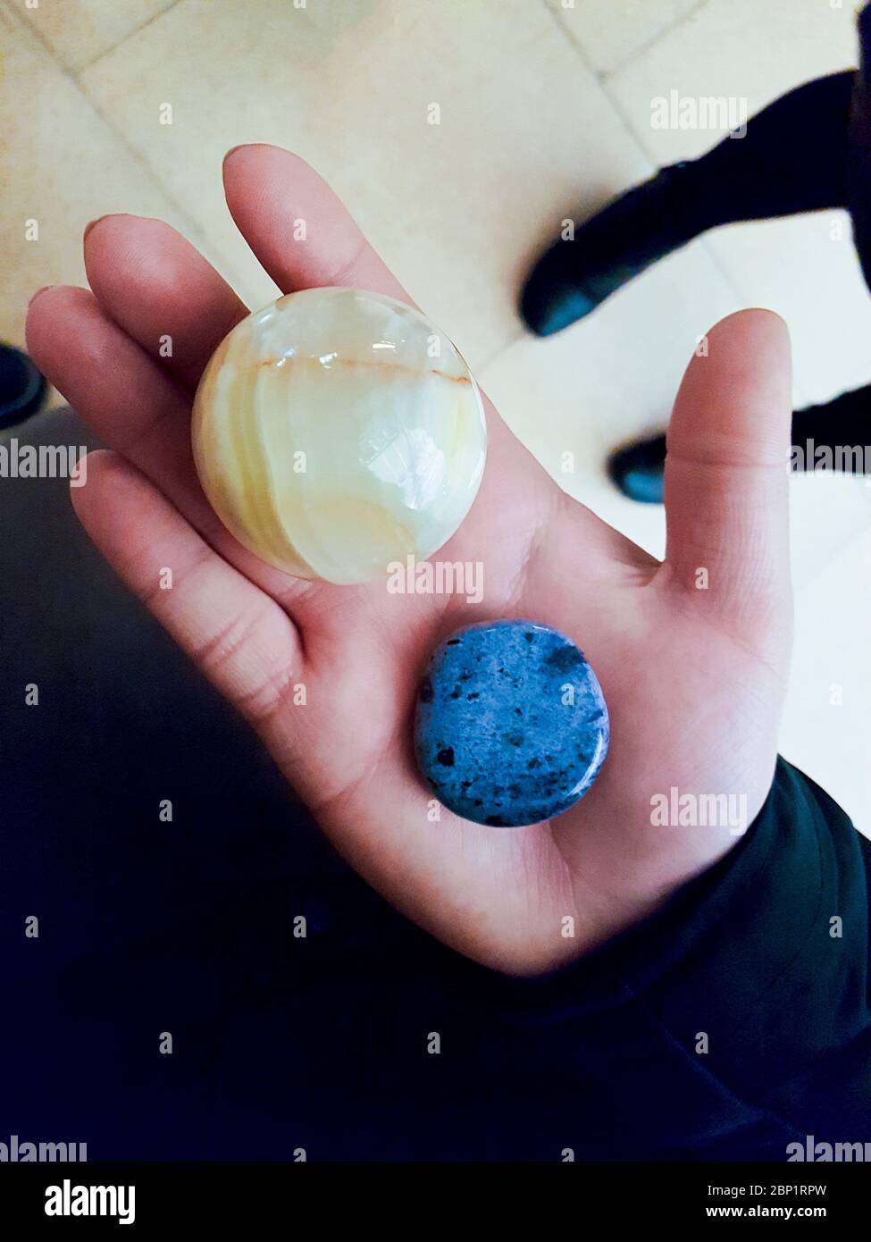 Hand crystal healing stones hi-res stock photography and images - Alamy