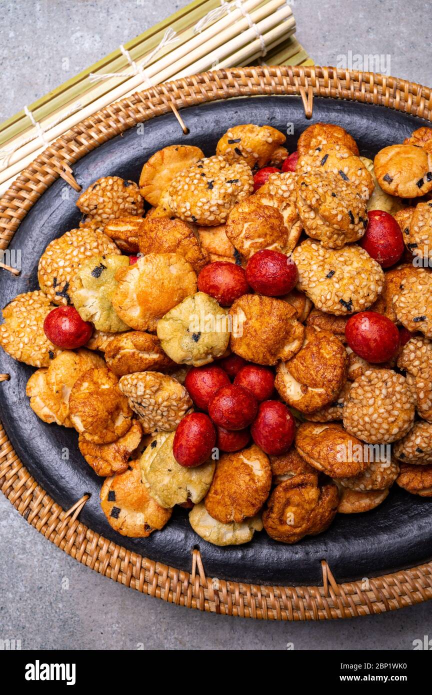 Tasty asian vegetarian appetizer, crunchy rice en peanuts snacks from Japan in bowl Stock Photo