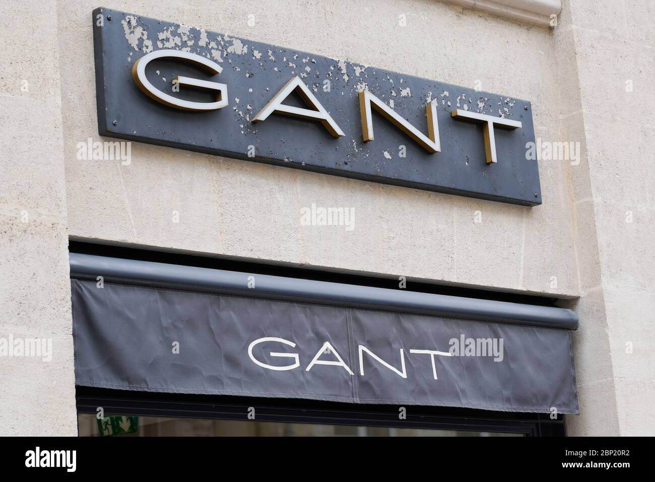 Bordeaux , Aquitaine / France - 05 12 2020 : Gant logo sign store luxury  shop in street boutique Stock Photo - Alamy