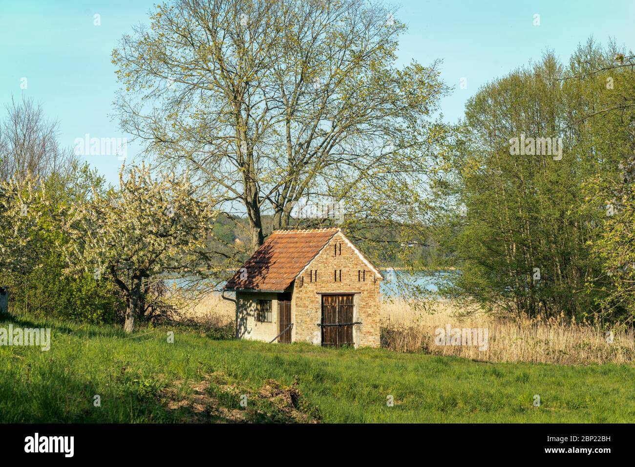 Idyllic view of an old fishermans hut at the Schwielowsee Lake in Petzow Stock Photo