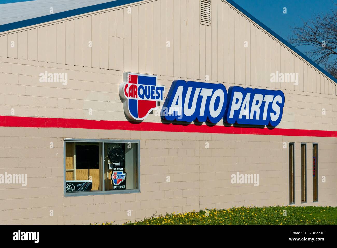 River Falls Wi Usa May 2 Carquest Auto Parts Store Exterior And Trademark Logo Stock Photo Alamy