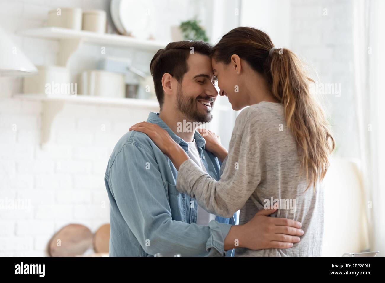 Romantic moment hi-res stock photography and images - Page 3 - Alamy