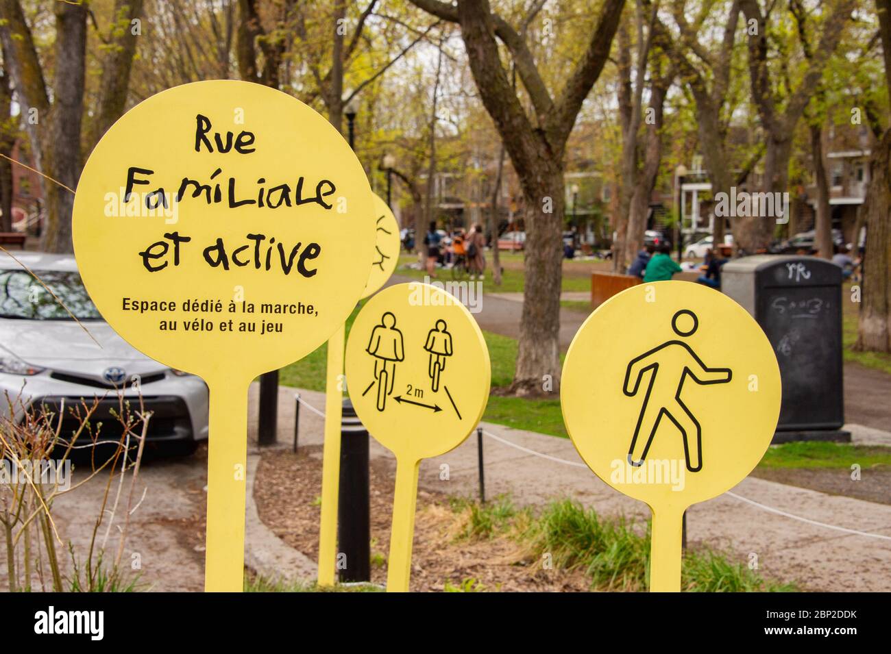 Montreal, CA - 16 May 2020: Family and active street sign in the plateau district during the Coronavirus Covid-19 pandemic. Stock Photo