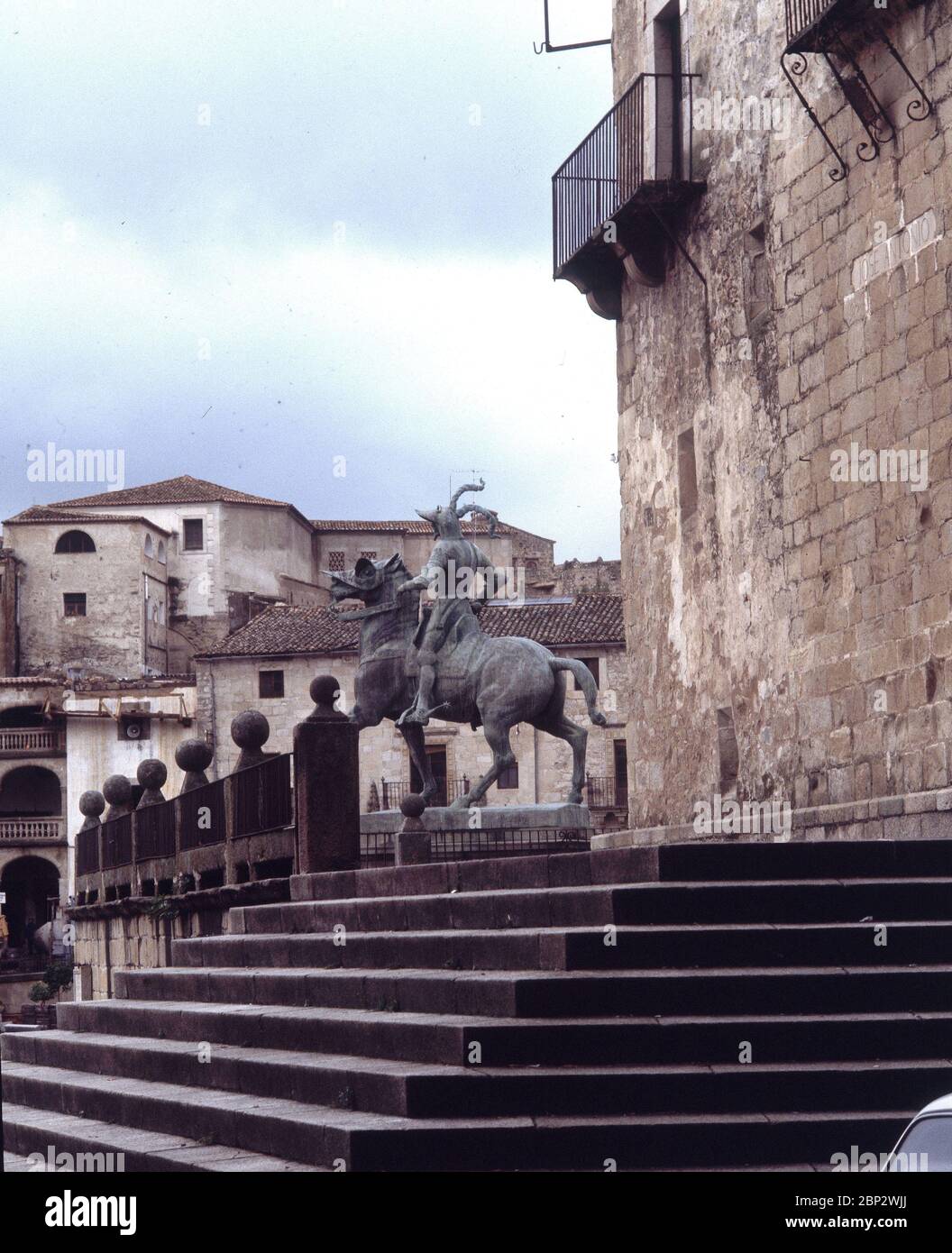 Monumento pizarro hi-res stock photography and images - Alamy