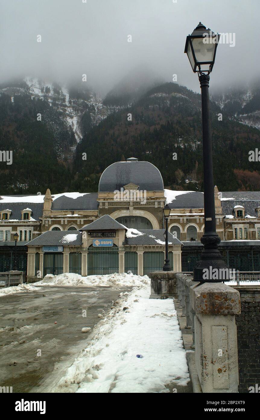 Canfranc international railway station Stock Photo Alamy