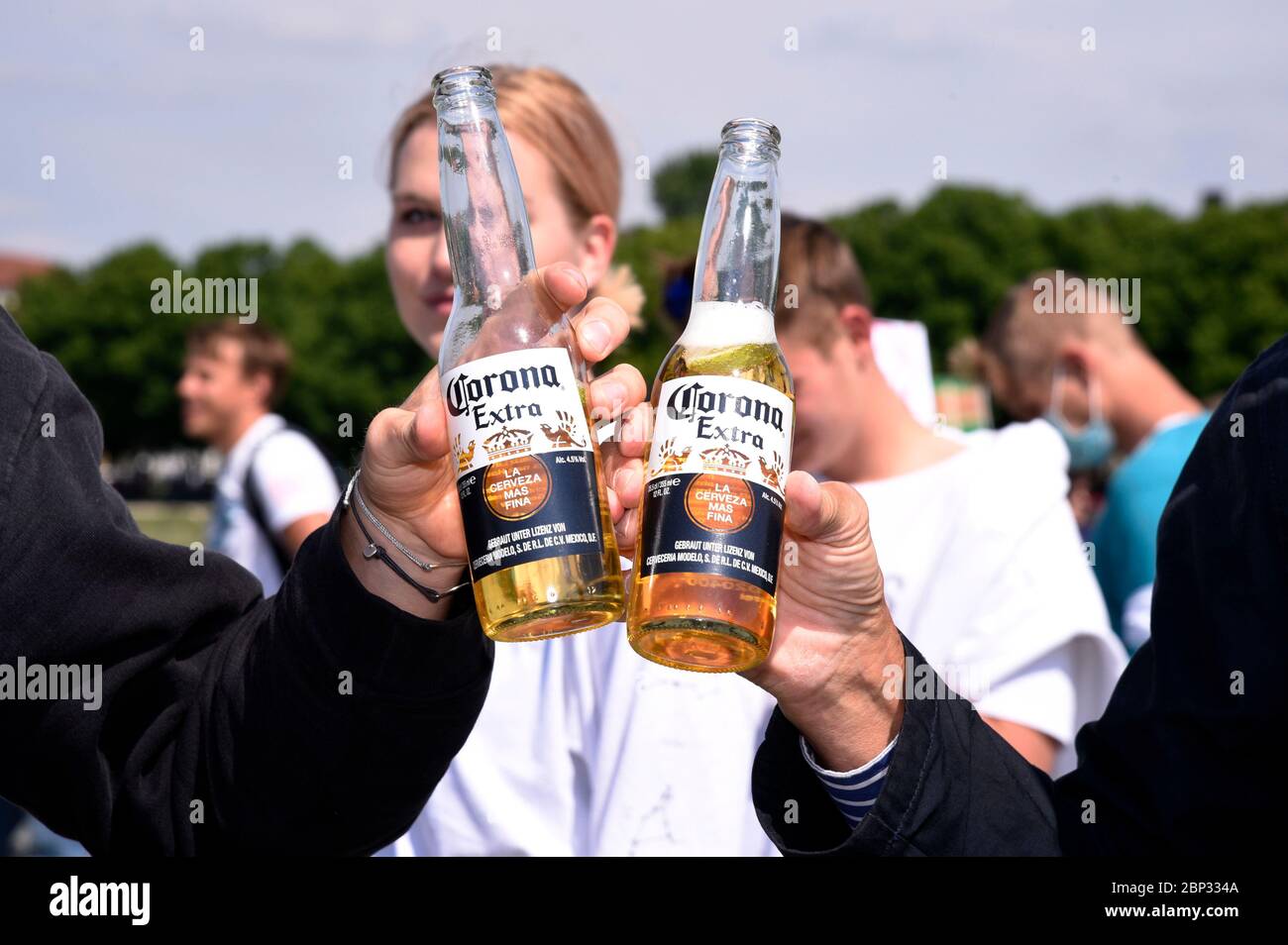 Munich, Deutschland. 16th May, 2020. Demonstration versus the corona measures on the Theresienwiese. Munchen, May 16, 2020 | usage worldwide Credit: dpa/Alamy Live News Stock Photo