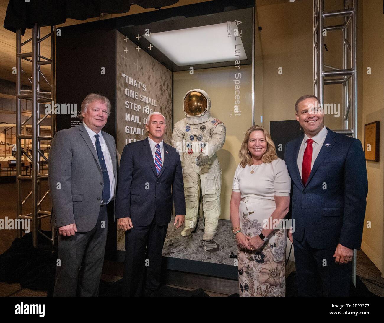 Rick armstrong neil hi-res stock photography and images - Alamy, image size:1300x1093