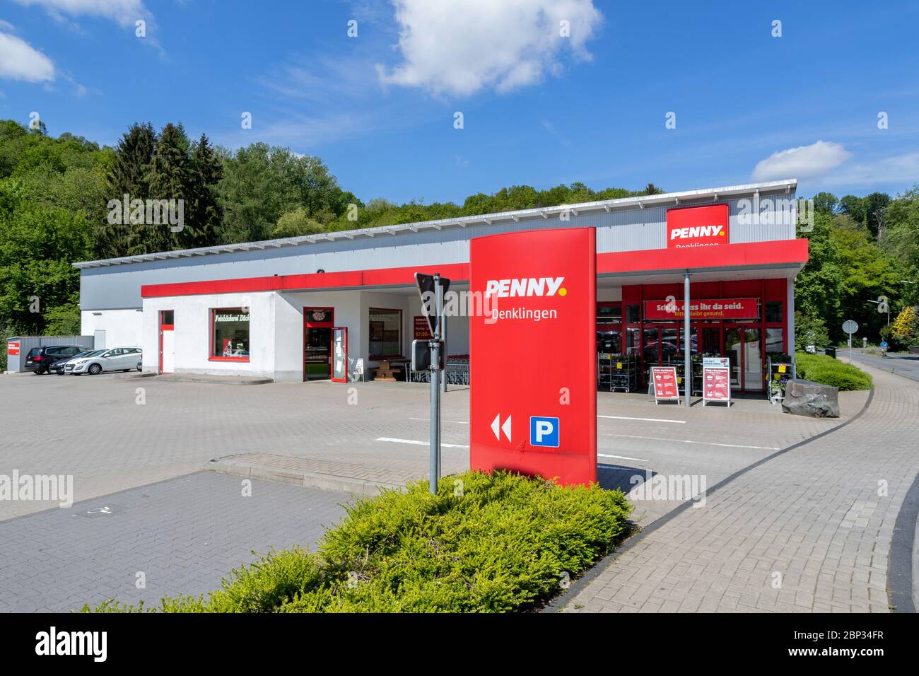 The entrance of a grocery shop hi-res stock photography and images - Page 4  - Alamy