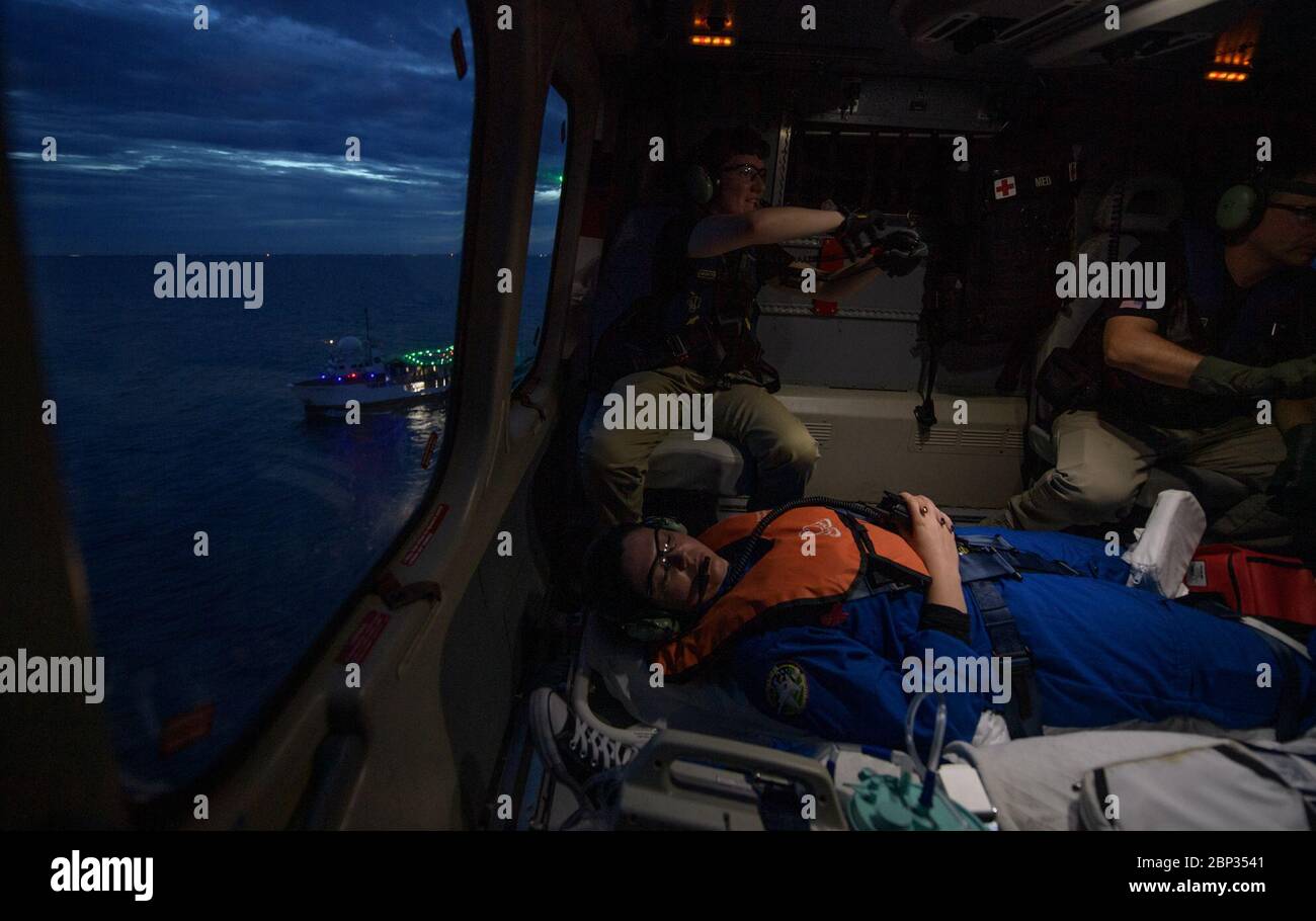 Evacuation via helicopter hi-res stock photography and images - Alamy
