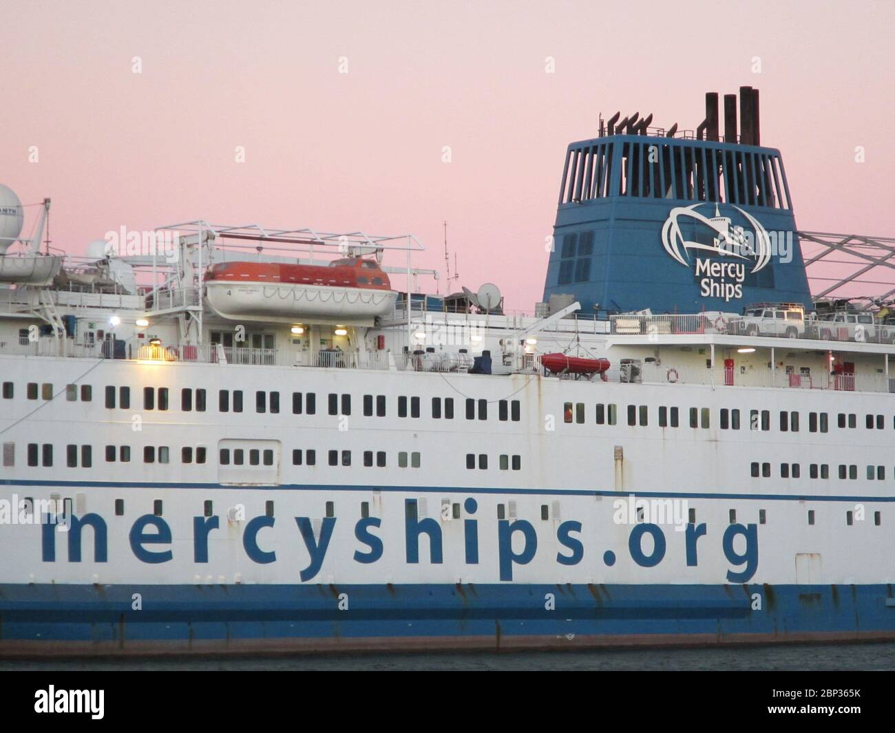 Mercy ships hi-res stock photography and images - Alamy