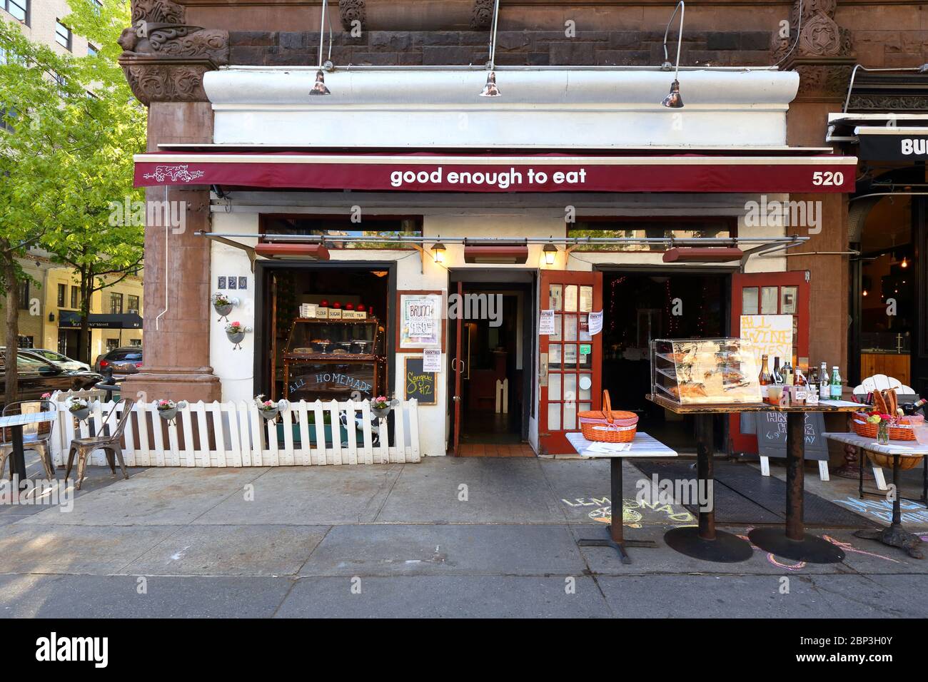 Good Enough To Eat, 520 Columbus Avenue, New York, NYC storefront photo of a farm to table comfort food restaurant in the Upper West Side of Manhattan Stock Photo