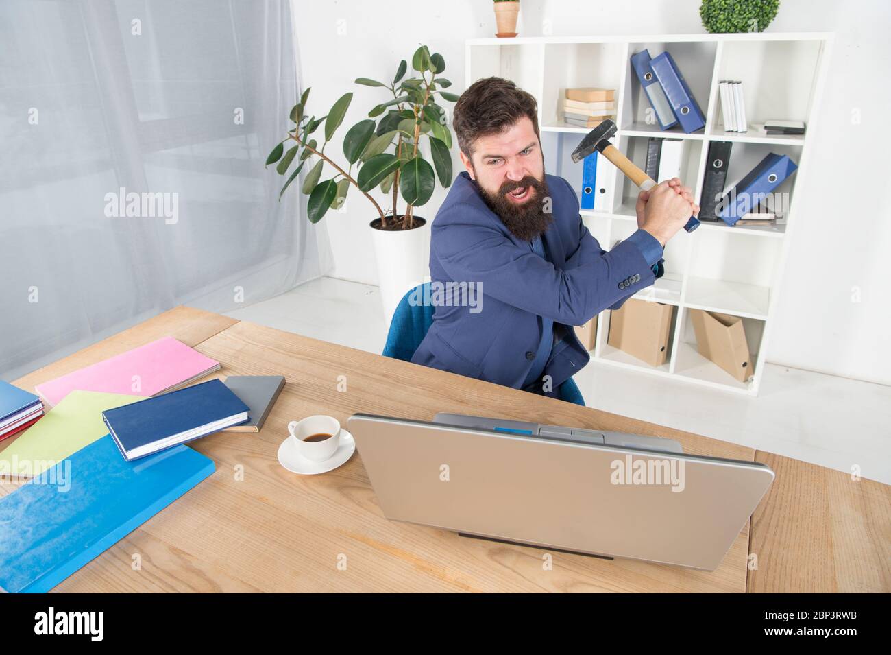 Software license agreement. Slow connection. Outdated software