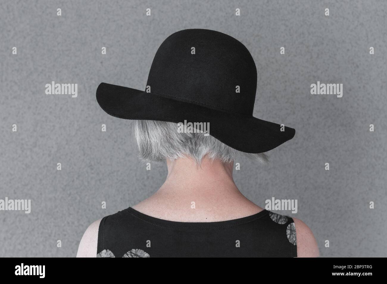 Grey haired black woman hi-res stock photography and images - Alamy