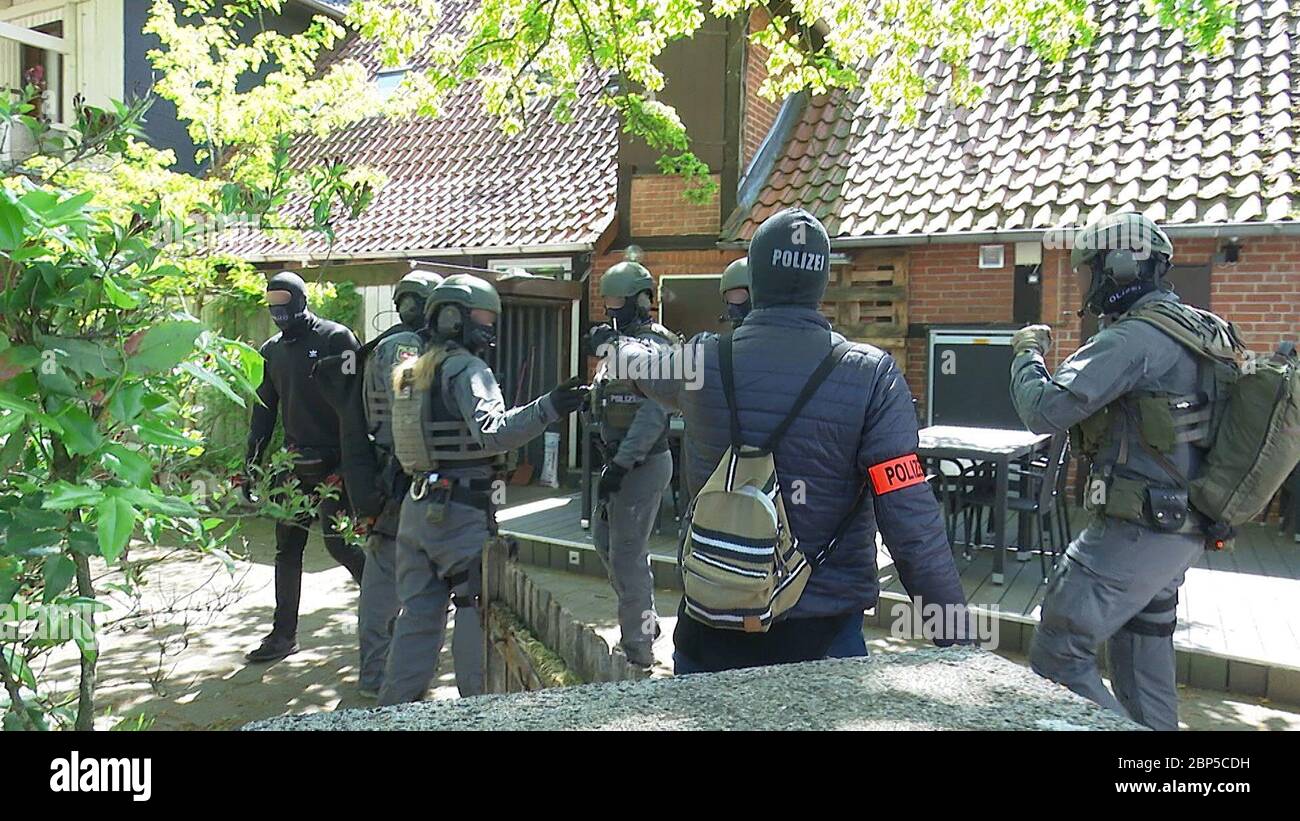 Schwarmstedt, Germany. 07th May, 2020. Police officers stand together after the arrest of a suspect. About seven months after his alleged drowning in the Baltic Sea, investigators have located a 52-year-old Kieler in Lower Saxony. The man had been hiding behind boxes in the attic of his mother's house in Schwarmstedt when the police arrived, according to a spokesperson on Friday. Apparently he wanted to commit insurance fraud. Credit: M. Schäfer/HannoverReporter.de/dpa - ATTENTION: Police officers were pixelated on police orders/dpa/Alamy Live News Stock Photo