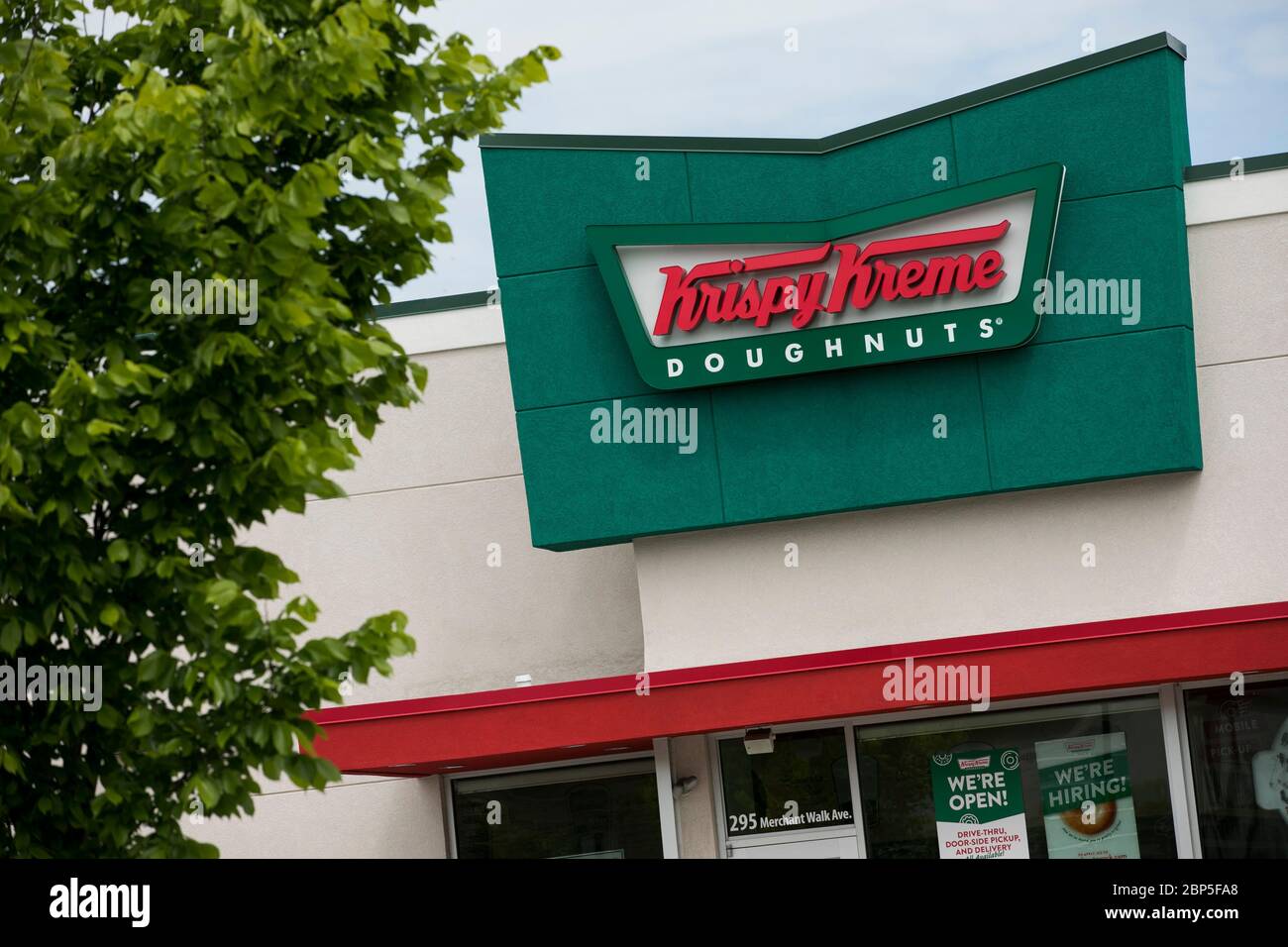 Krispy kreme logo hi-res stock photography and images - Alamy, image size:1300x956