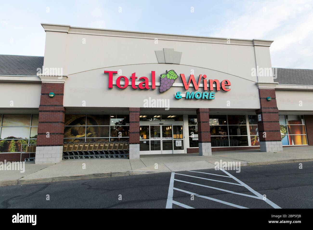 Wine logo hires stock photography and images Alamy