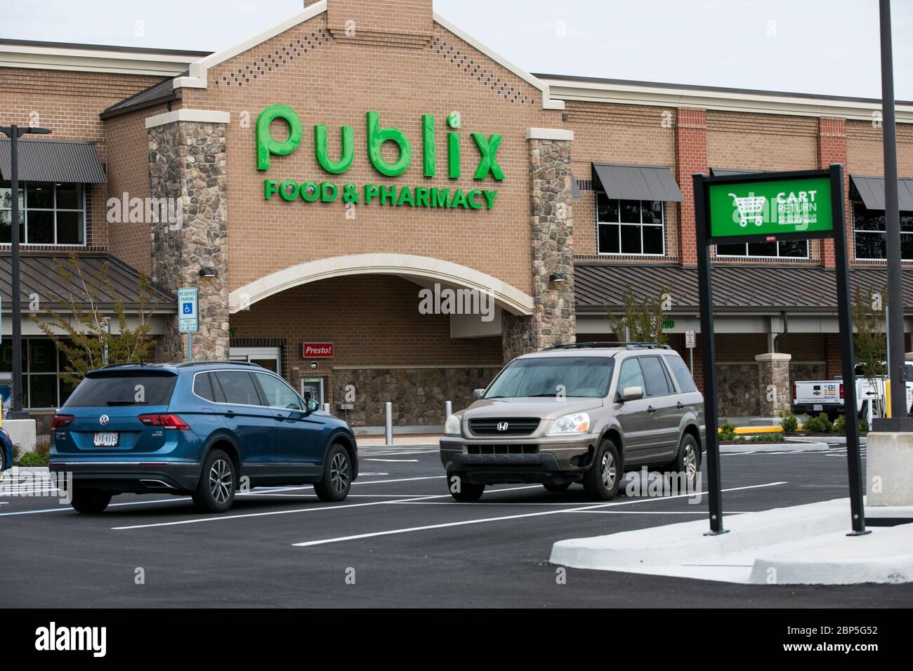 A logo sign outside of a Publix Super Markets retail grocery store location in Midlothian, Virginia on May 13, 2020. Stock Photo