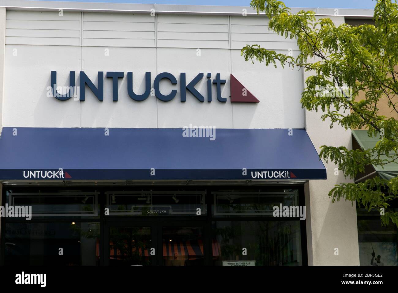 Untuckit hires stock photography and images Alamy