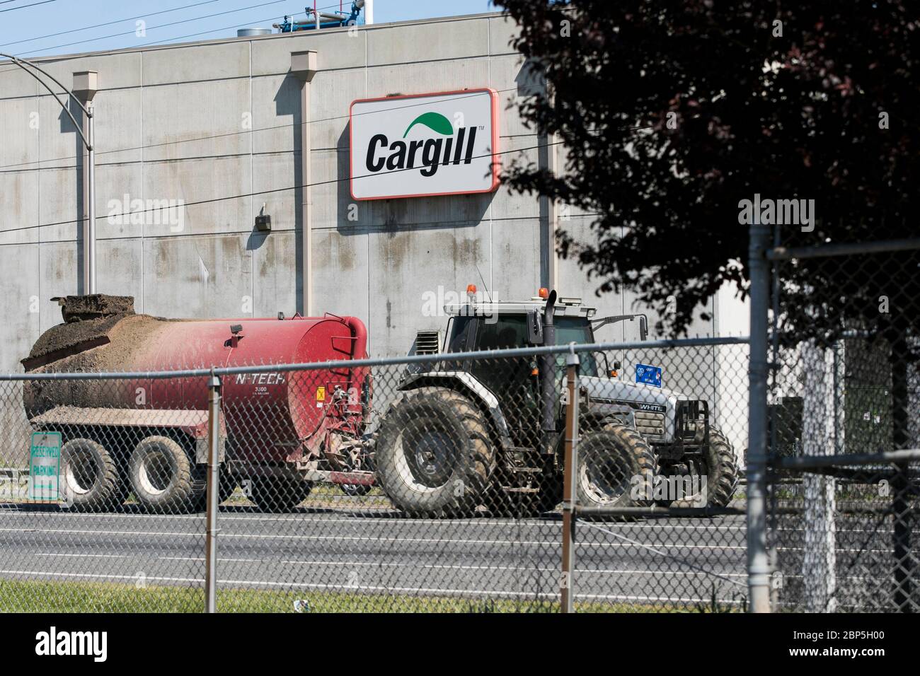 A logo sign outside of a Cargill poultry processing plant in Dayton, Virginia on May 13, 2020. Stock Photo