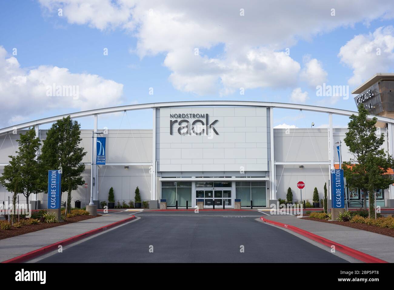 Portland, OR, USA - May 6, 2020: Closed Nordstrom Rack store in Northeast Portland, Oregon, during the coronavirus pandemic. Stock Photo