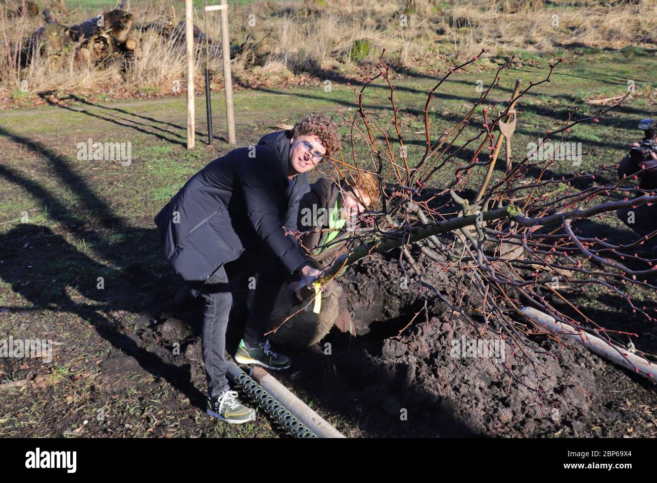 Atze Schroeder, Comedian Atze Schroeder pflanzt im Fame Forest eine Linde. Hamburg, 05.02.2020 Stock Photo