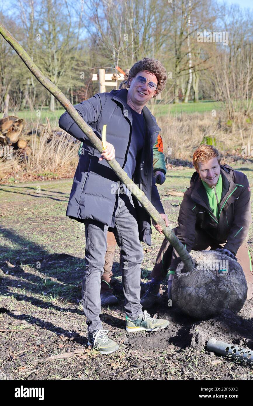 Atze Schroeder, Comedian Atze Schroeder pflanzt im Fame Forest eine Linde. Hamburg, 05.02.2020 Stock Photo