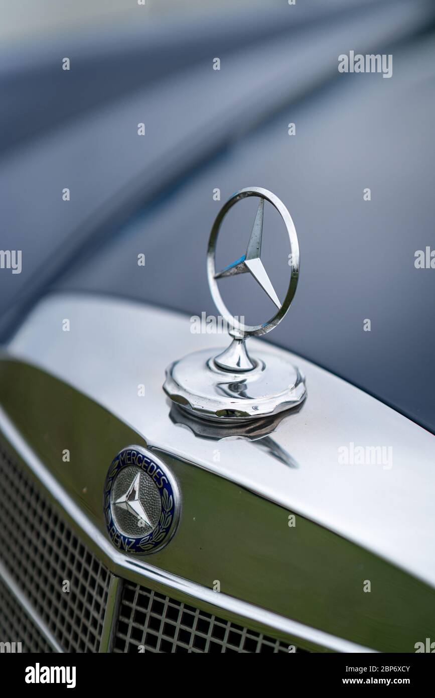 Mercedes Hood Ornament High Resolution Stock Photography And Images Alamy