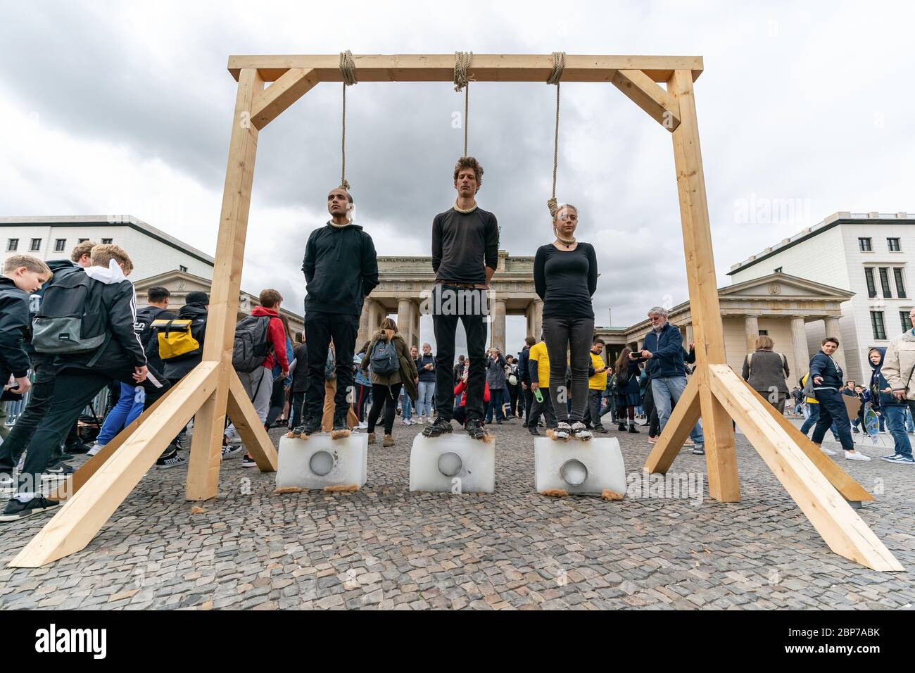 Pupils demonstrate with protest posters during the Fridays for Future climate strike at the Brandenburg Gate -Pariser Platz- in Berlin. Stock Photo