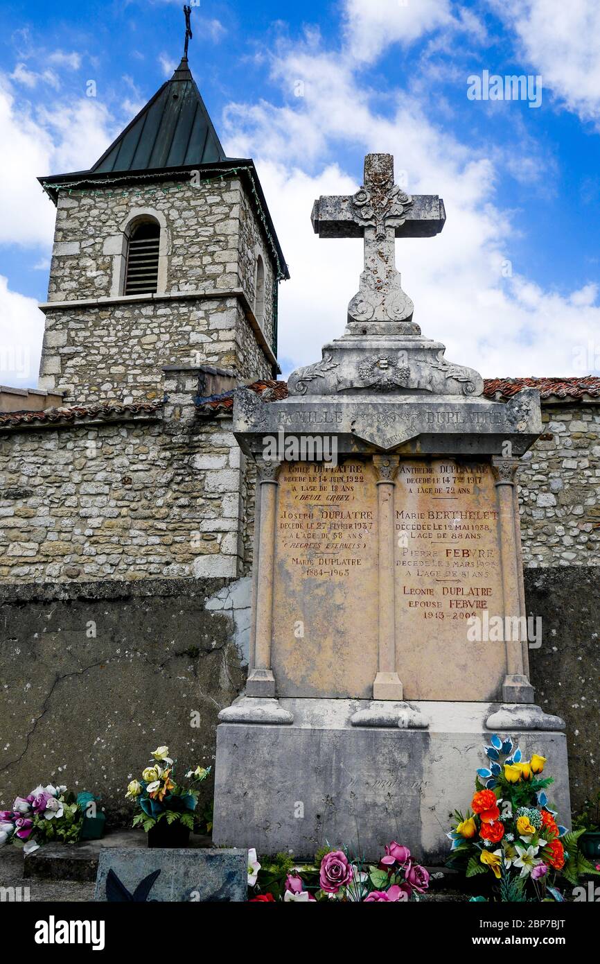 File:Brouviller pierre tombale cimetière église Saint Remi17.jpg -  Wikimedia Commons