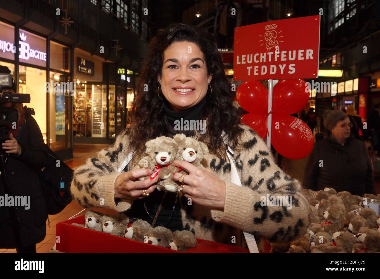 Caroline Kiesewetter,Beacon Teddy Action 2019,Press Launch,Wandelhalle Hamburg hautbahnhof,21.11.2019 Stock Photo