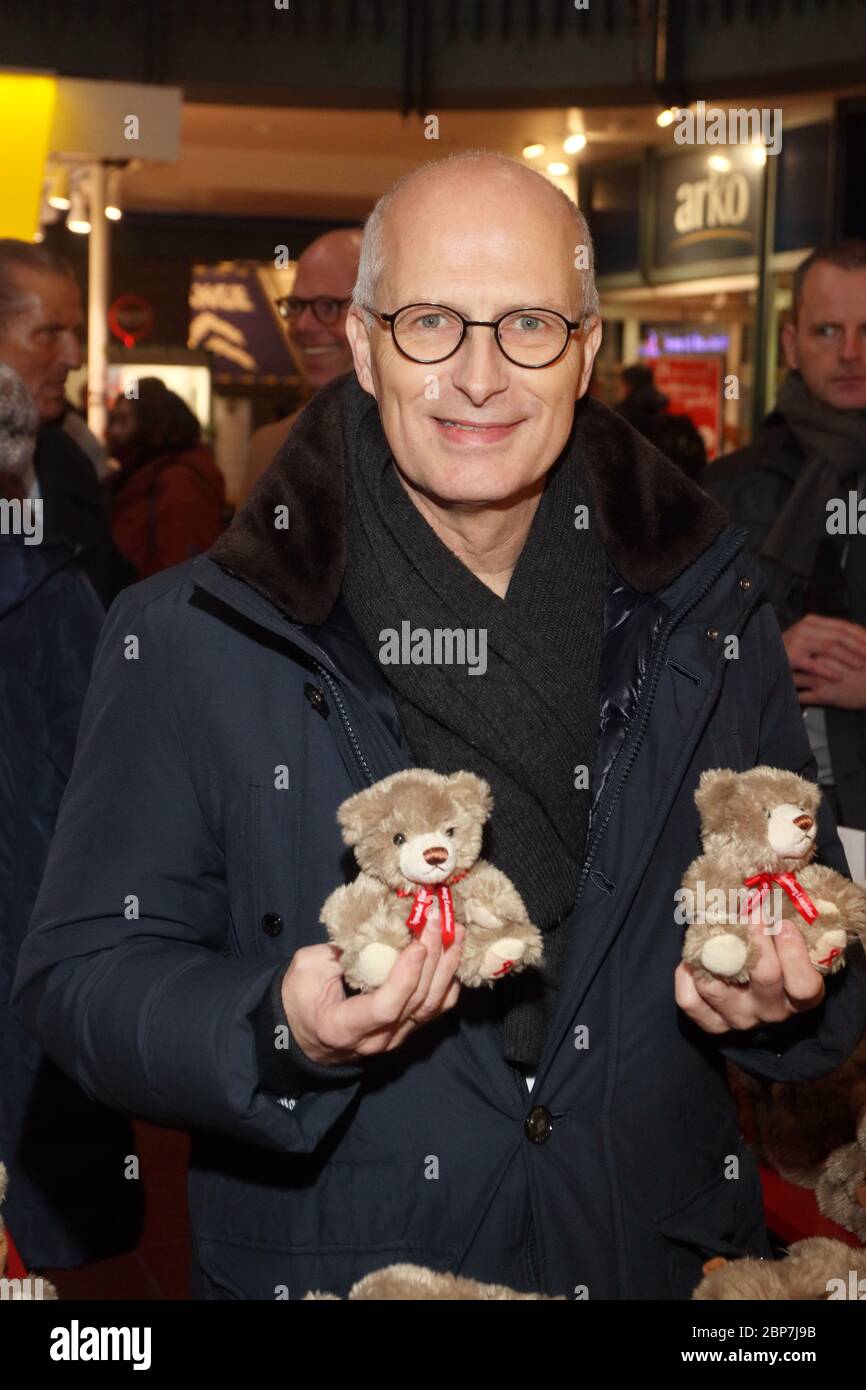 Peter Tschentscher,Beacon Teddy Action 2019,Press Launch,Wandelhalle Hamburg hautbahnhof,21.11.2019 Stock Photo