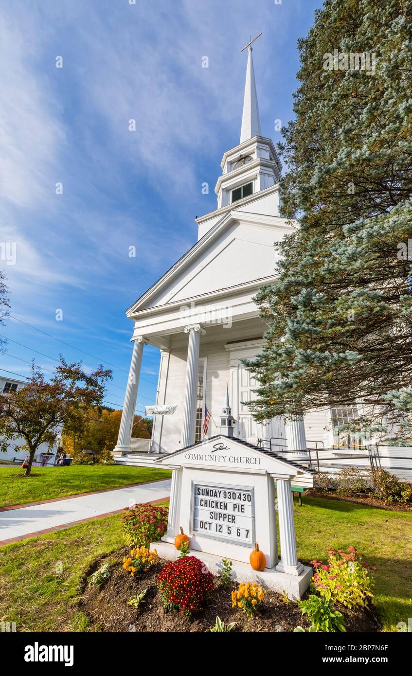 View of the famous non-denominational Stowe Community Church in Main Street, Stowe, Vermont, New England, USA Stock Photo