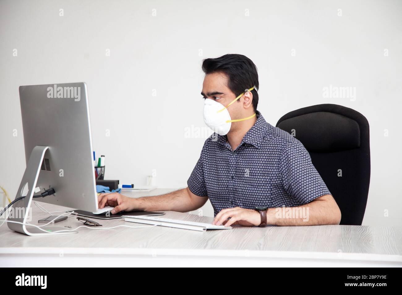 Dubai office mask hi-res stock photography and images - Alamy
