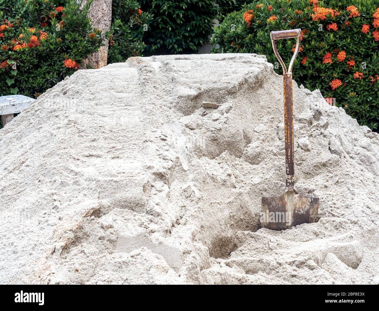 Old rusty shovel handle hi-res stock photography and images - Alamy