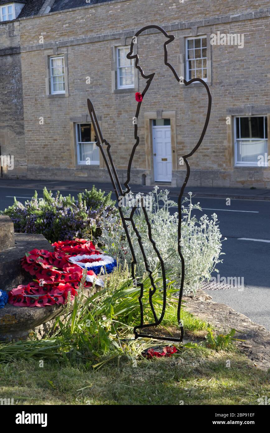 Remembrance soldier silhouette hi-res stock photography and images - Alamy