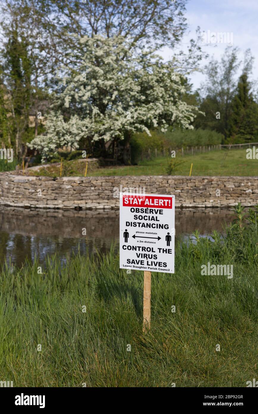 stay alert, observe social distancing, control the virus, save lives sign in Lower Slaughter Stock Photo