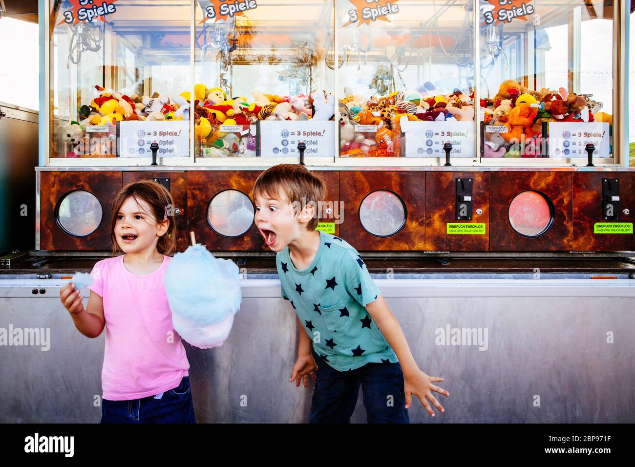 Family amusement park cotton candy hi-res stock photography and images ...