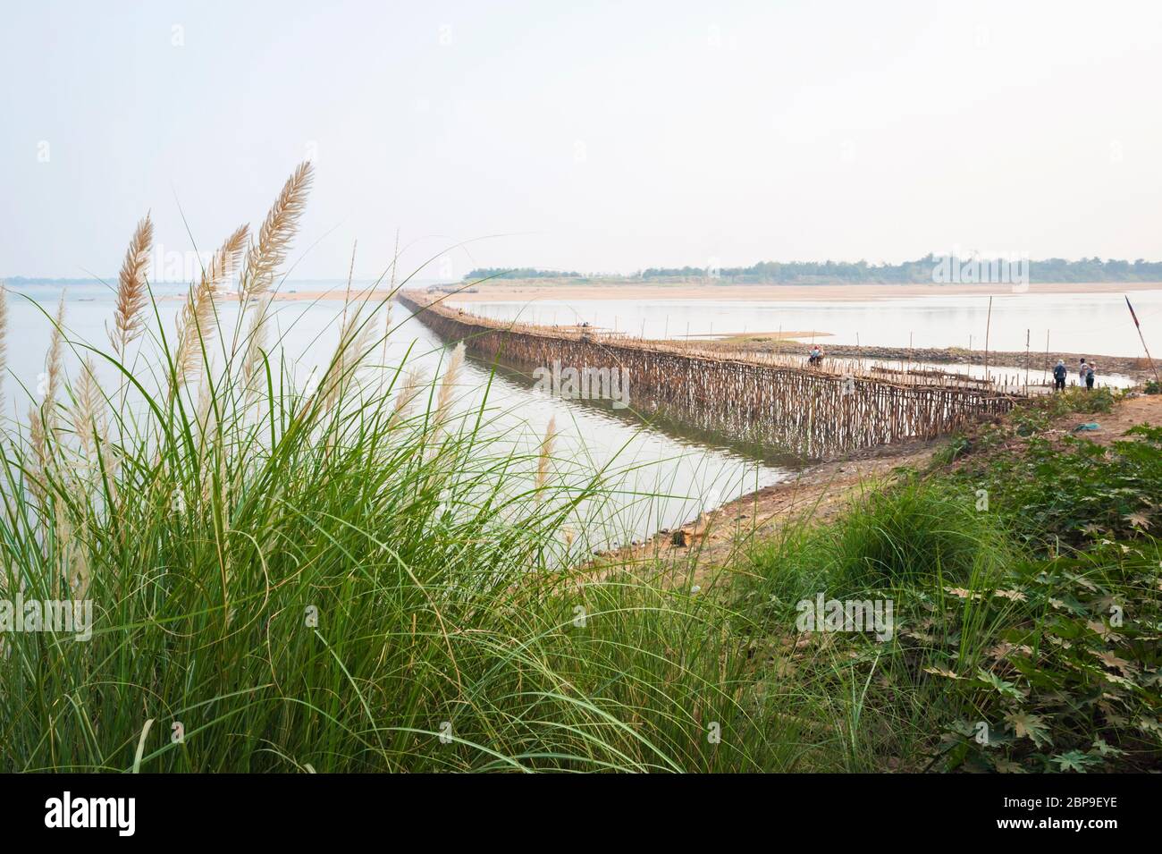 Bamboo bridge at Kampong Cham over the Mekong River to Koh Pen. Cambodia, Southeast Asia Stock Photo