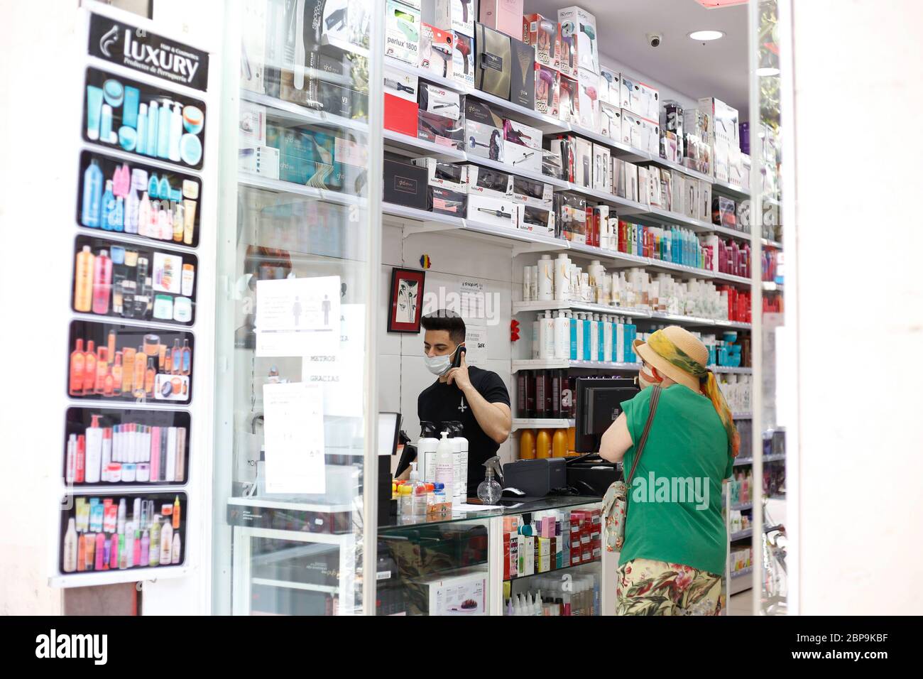 Barcelona, Spain. 18th May, 2020. BARCELONA, SPAIN - MAY 18: On the day small shops can reopen without previous appointment but with special hours for elderly for areas still on phase 0 of reduction of confinement on May 18, 2020 in Barcelona, Spain. Photo by Elkin Cabarcas/Cordon Press Credit: CORDON PRESS/Alamy Live News Stock Photo