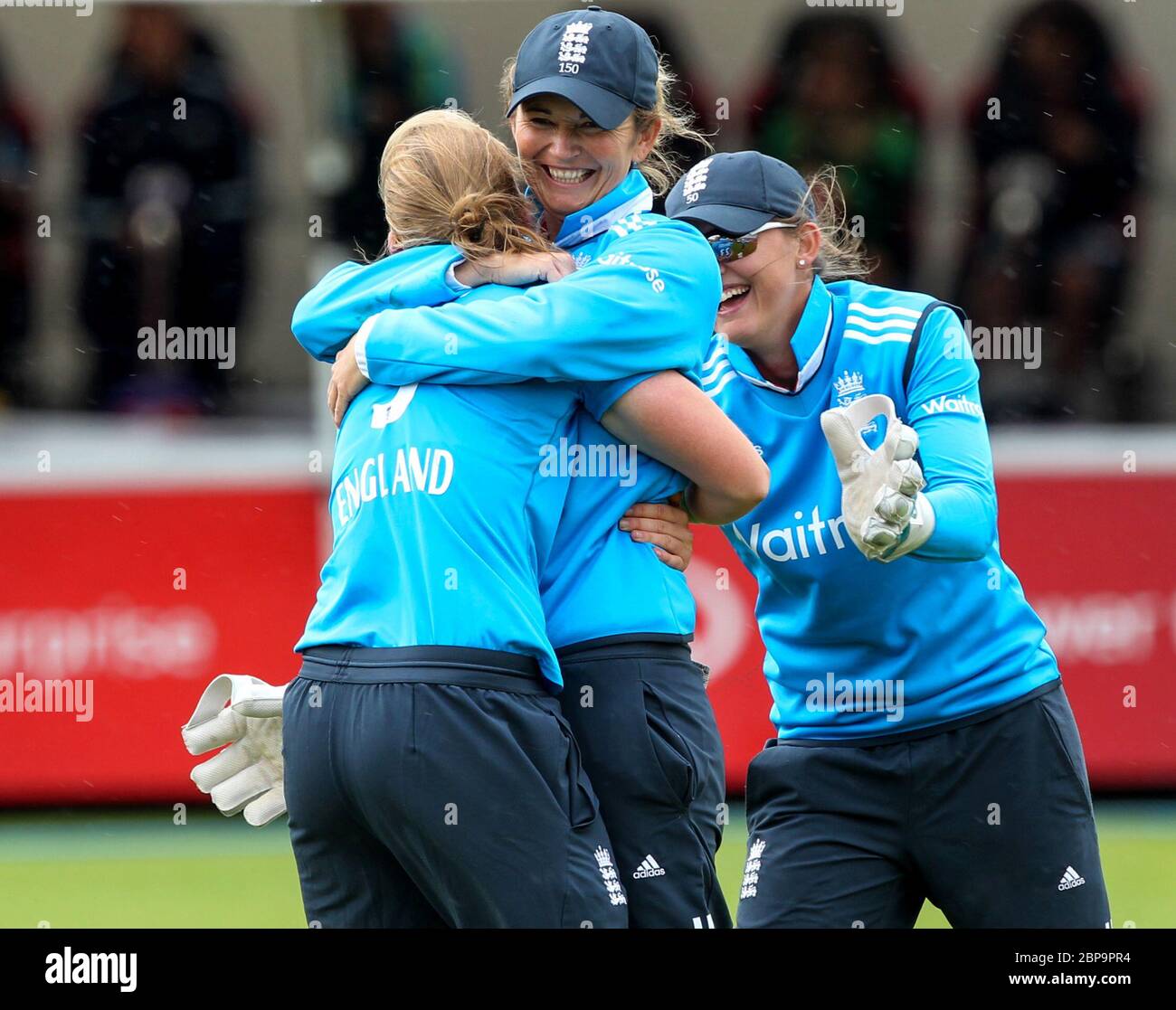 Scarborough England England S Sarah Taylor And Charlotte Edwards Celebrate With Heather Knight After Taking The Wicket Of India S Smriti Mandhana During The First One Day International Between England Women And India