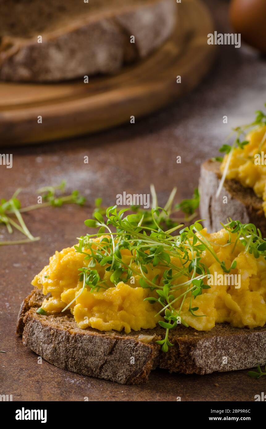 Scrambled eggs wholegrain toast hi-res stock photography and images - Alamy