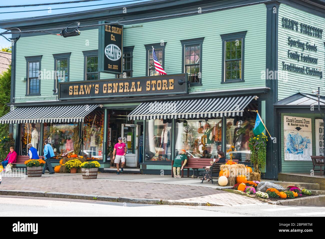 Shaw's General Store Storefront, Stowe, Vermont Stock Photo