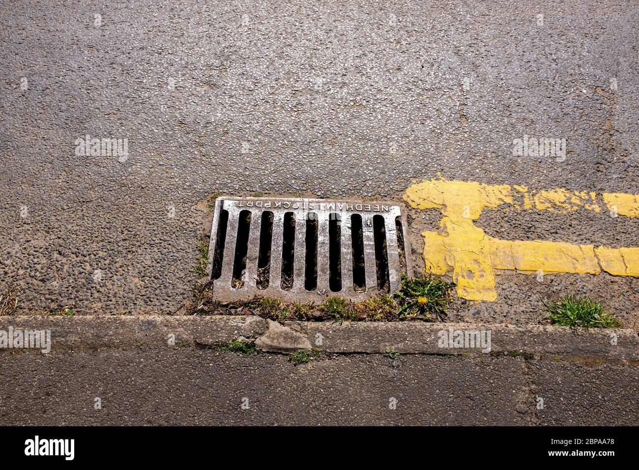 The end of double yellow lines Stock Photo Alamy