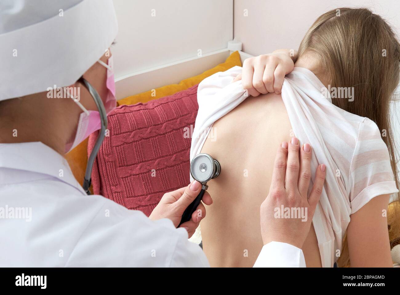 врач проверяет женщин грудь фото 47