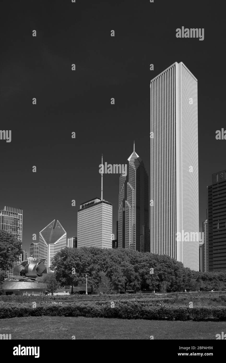 Black and View of the Aon tower, One Prudential Plaza (formerly known