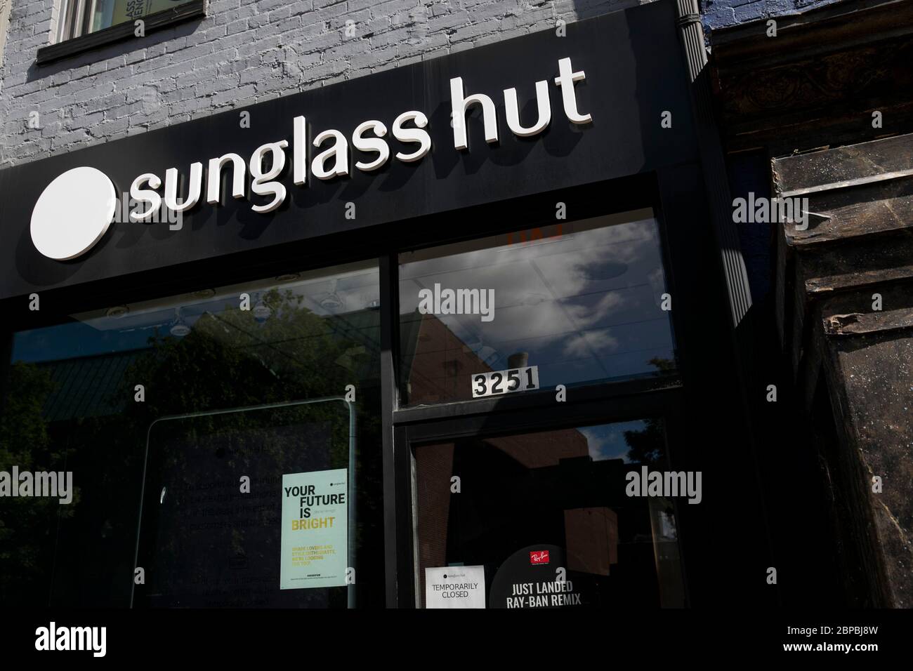 Sunglass hut hires stock photography and images Alamy