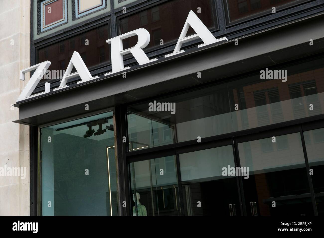 Page 2 - Zara Sign High Resolution Stock Photography and Images - Alamy
