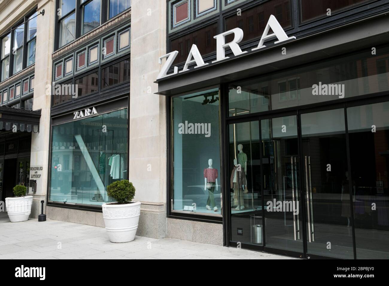 A logo sign outside of a Zara retail store location in Washington, D.C., on  May 9, 2020 Stock Photo - Alamy