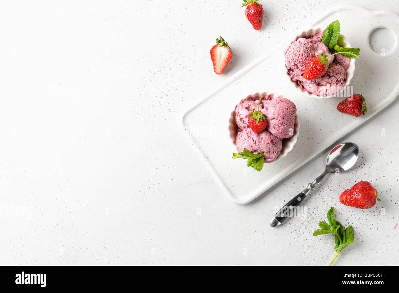 https://c8.alamy.com/comp/2BPC6CH/homemade-strawberry-ice-cream-in-bowls-on-white-background-view-from-above-space-for-text-clean-eating-without-sugar-2BPC6CH.jpg