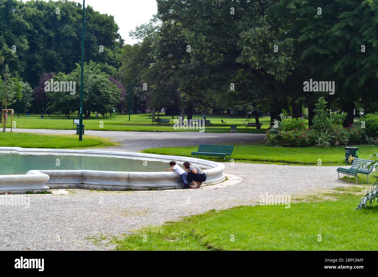 Milano, ITALY. 18th May, 2020. (INT) Covid-19:Movement of people in Milan. May 18, 2020, Milan, Italy : Movement of people at the Giardini Pubblici Indro Montanelli, which is a historic park in Milan, Italy, located in the district of Porta Venezia, northeast of the center of the Italian city. The city has already adopted measures to loosen social isolation on the part of the population, which was enacted across the country as a result of the pandemic caused by the new coronavirus (Covid-19).Credit:Josi Donelli/Thenews2 Credit: Josi Donelli/TheNEWS2/ZUMA Wire/Alamy Live News Stock Photo
